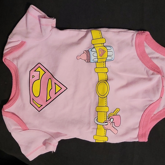 Supergirl onsies 6-9m - Picture 3 of 3